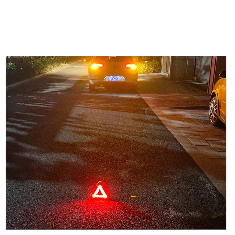 🚗Wielka oferta specjalna – 50% zniżki🆘Trójkątna lampka sygnalizacyjna 3 w 1 do użycia w sytuacjach awaryjnych na poboczu drogi✨