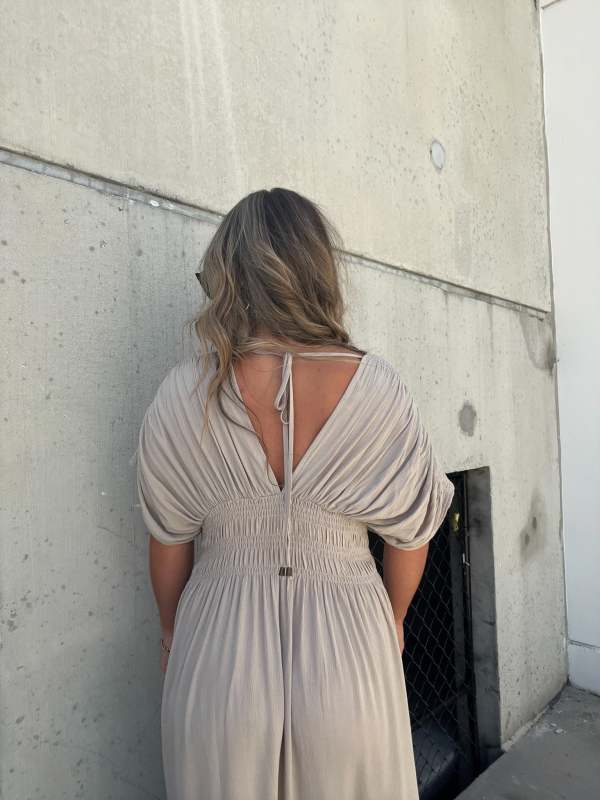 💃 Rochie ultra-lungă cu croială casual – decolteu în V, fante laterale, stil elegant și confortabil. ✨ Plată la livrare!