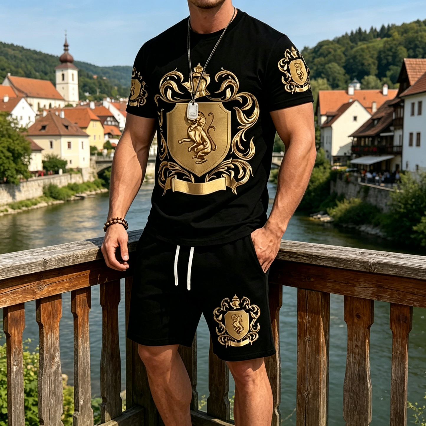 👕 Set tricou + pantaloni scurți cu imprimeu Gold Crest – stil premium pentru zilele tale de vară.