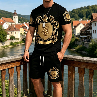 👕 Set tricou + pantaloni scurți cu imprimeu Gold Crest – stil premium pentru zilele tale de vară.