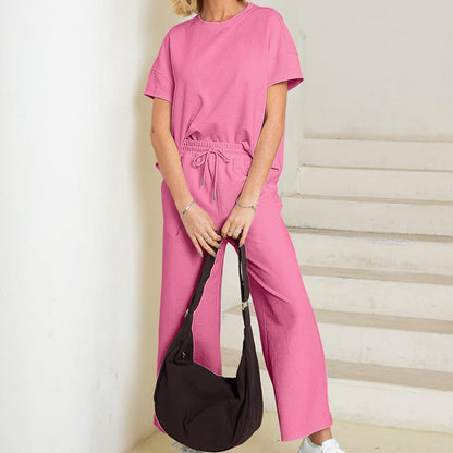 Ofertă limitată🔥 Set pentru femei cu detalii texturate, care include un tricou cu textură bogată și croială lejeră și o pereche de pantaloni cu șnur✨
