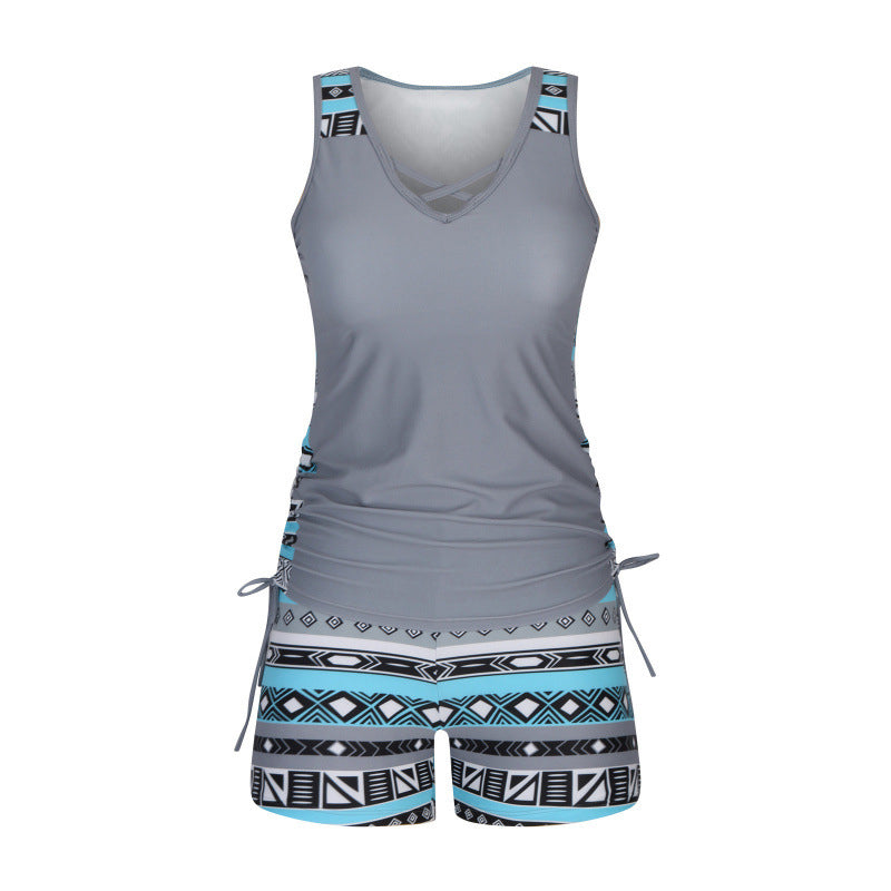 🔥 Costumul de baie tankini care îți dă încredere! 🏊‍♀️ Imprimeu stylish, două piese – perfect pentru plajă sau piscină.