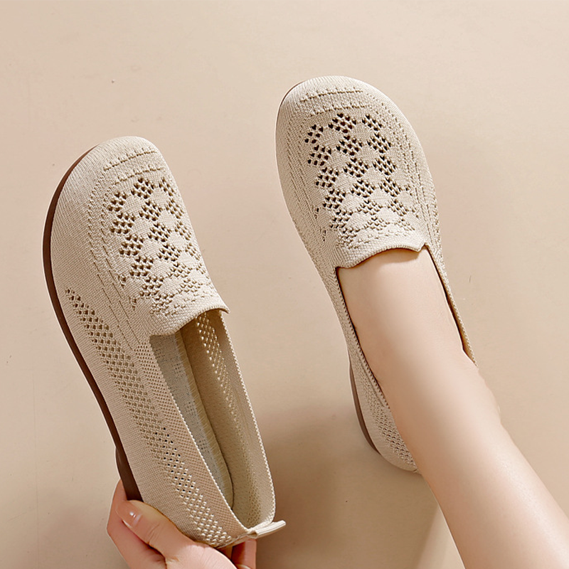 ✨ Papuci comozi fără șireturi – elastici, respirabili și extrem de ușori. Picioarele tale vor mulțumi după orice plimbare! 🧦 Plata ramburs în toată România. ✅ Apasă pe link și rezervă-ți perechea acum!