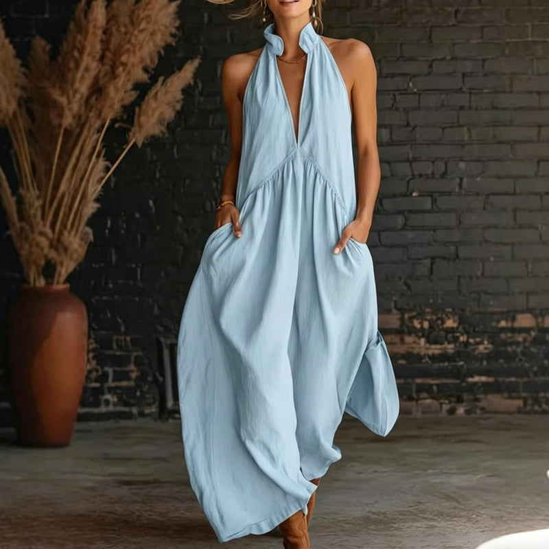 🔥 Rochia maxi care îți dă aer fresh! 🌬️ Guler halter + decolteu în V – perfectă pentru zilele caniculare.