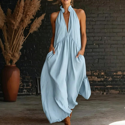 🔥 Rochia maxi care îți dă aer fresh! 🌬️ Guler halter + decolteu în V – perfectă pentru zilele caniculare.