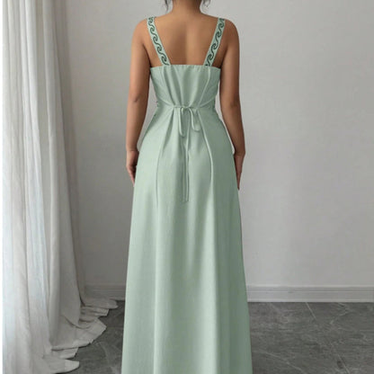 🌺Rochie vaporoasă, fix pe vibe-ul verii! Fără mâneci, decolteu în V, imprimeu etnic și fante laterale care fac diferența. 👉 Arată senzațional în 2 minute de la despachetare