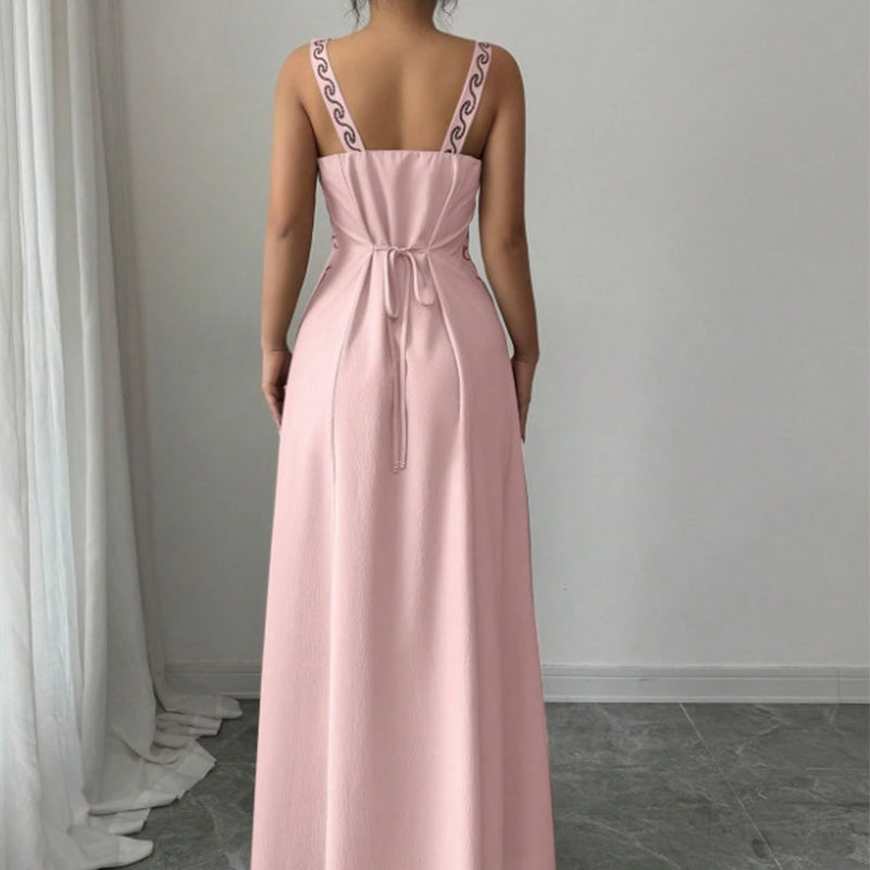 🌺Rochie vaporoasă, fix pe vibe-ul verii! Fără mâneci, decolteu în V, imprimeu etnic și fante laterale care fac diferența. 👉 Arată senzațional în 2 minute de la despachetare