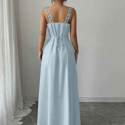 🌺Rochie vaporoasă, fix pe vibe-ul verii! Fără mâneci, decolteu în V, imprimeu etnic și fante laterale care fac diferența. 👉 Arată senzațional în 2 minute de la despachetare
