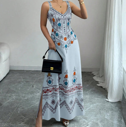 🌺Rochie vaporoasă, fix pe vibe-ul verii! Fără mâneci, decolteu în V, imprimeu etnic și fante laterale care fac diferența. 👉 Arată senzațional în 2 minute de la despachetare