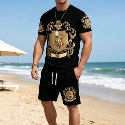 👕 Set tricou + pantaloni scurți cu imprimeu Gold Crest – stil premium pentru zilele tale de vară.