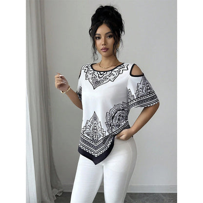 👕 Tricou cu umeri goi în stil boem, cu imprimeu texturat, tiv asimetric și mâneci scurte⬛⬜